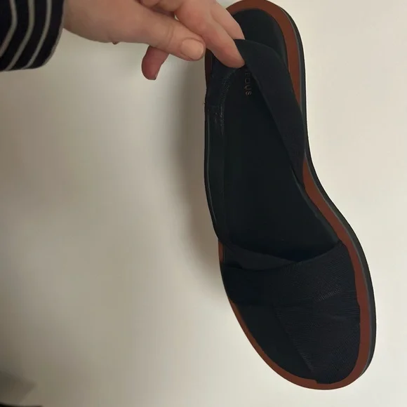 NEOUS black ogma flat sandals - Picture 5 of 7